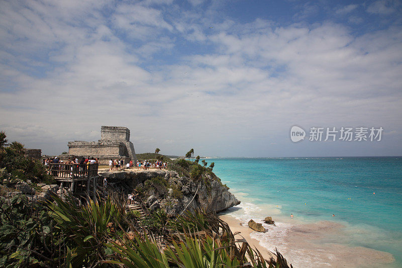 El Castillo(城堡)和海滩在图卢姆，墨西哥